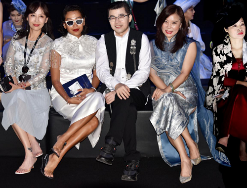苗岭寻迹——BBLLUUEE粉蓝时尚艺术跨界秀震撼上演