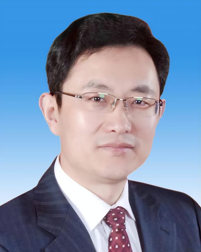 毕司东任大众报业集团董事长,梁国典卸任(简历)