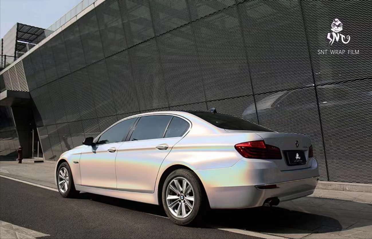 宝马525贴膜舒耐特改色膜彩虹镭射白