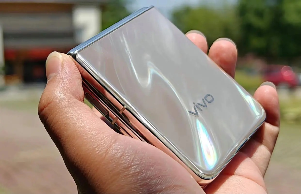 vivo x flip好评率高达99%,但在买之前,这两个差评不容忽视