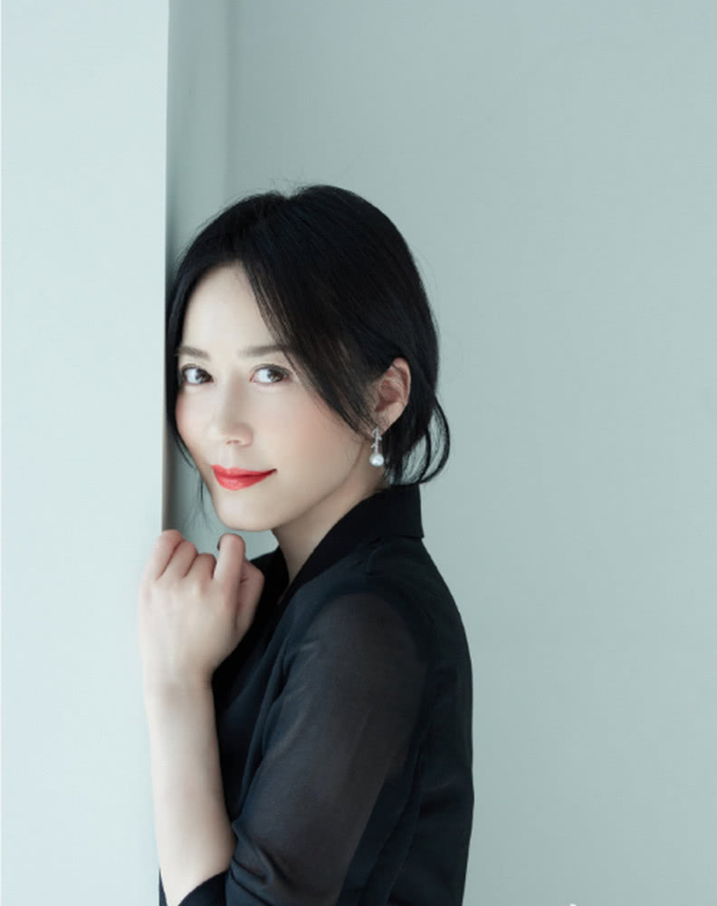闫妮大长腿,殷桃小蛮腰,许晴成熟知性,这些女星中年依旧美