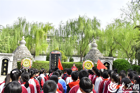 济宁市兖州区新兖镇中心小学开展"缅怀革命先烈,赓续红色血脉"清明