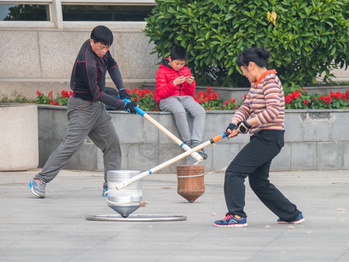 太极拳与打陀螺:哪项体育项目被认定为世界级非物质文化遗产?