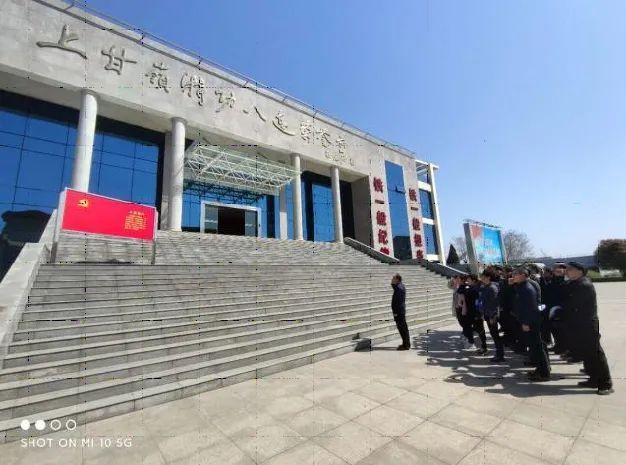 区商务局组织党员参观上甘岭特功八连荣誉室开展党史实践教育活动