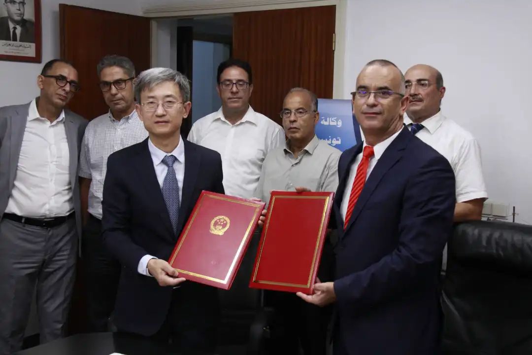 「使节活动」驻突尼斯大使万黎出席援突通讯社物资交接仪式