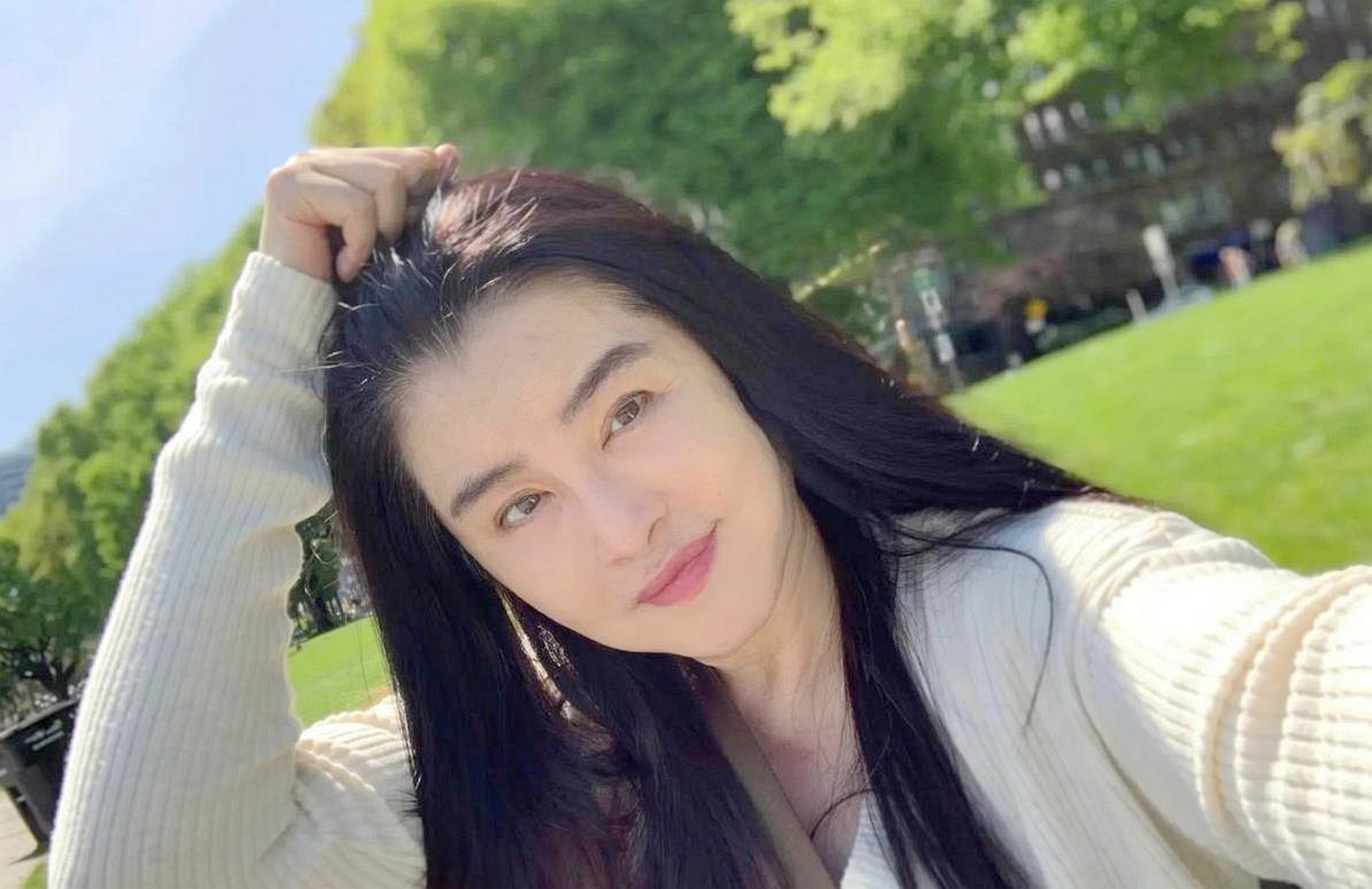 56岁王祖贤最新自拍身材好,心情依旧好!