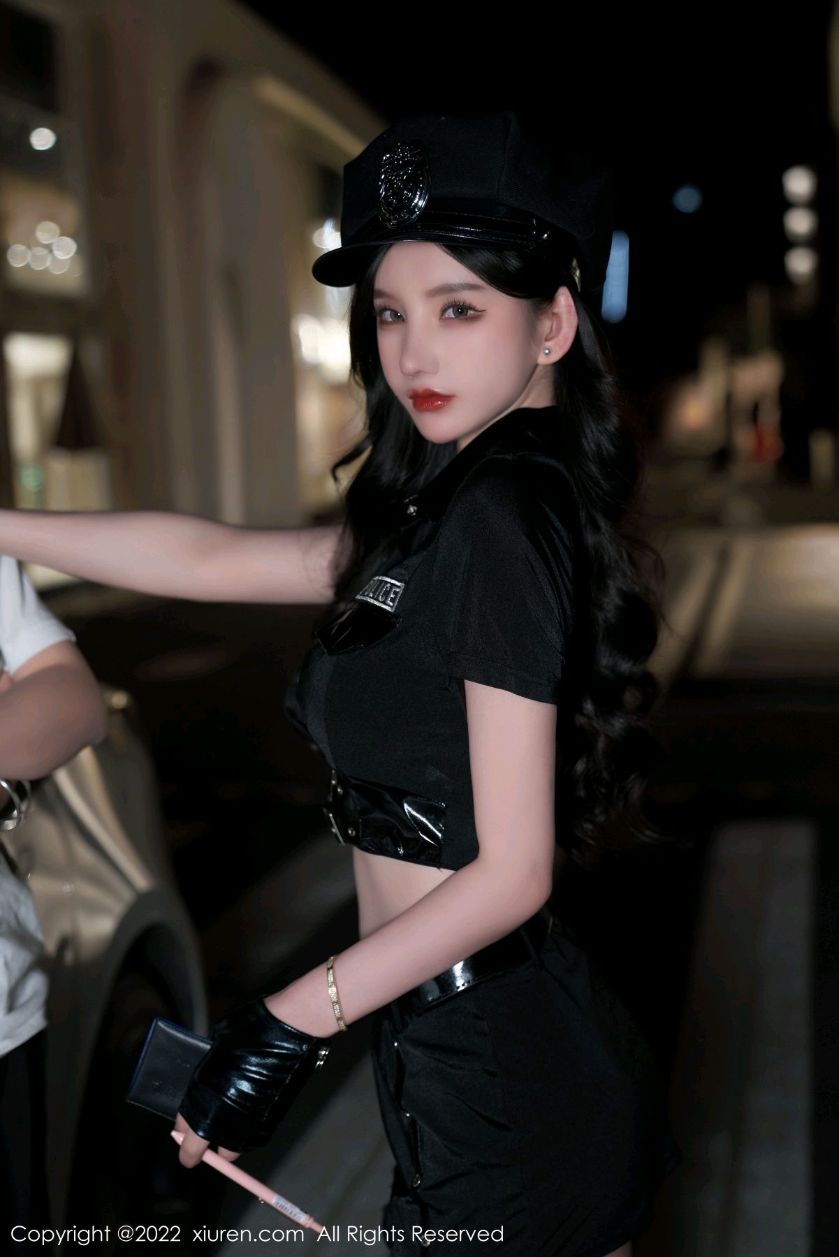 冷艳女神周于希女警cos,仿佛在警告你:站住,乖乖束手就擒吧!