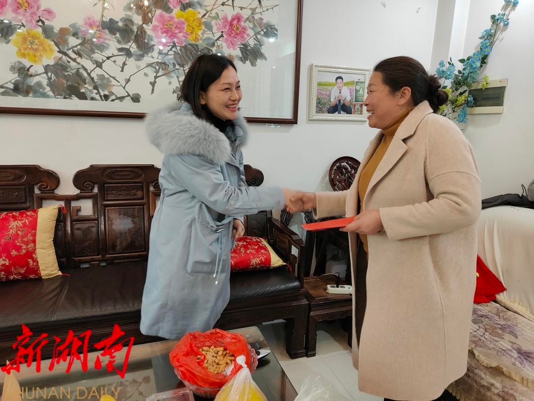 宁远:李玲走访慰问市县道德模范