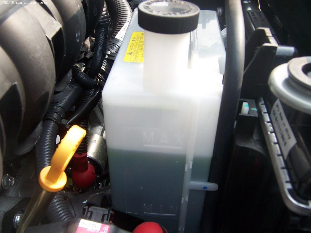 这篇文章阐述了日产骐达汽车水箱加水和放水的具体操作以及水箱的相关