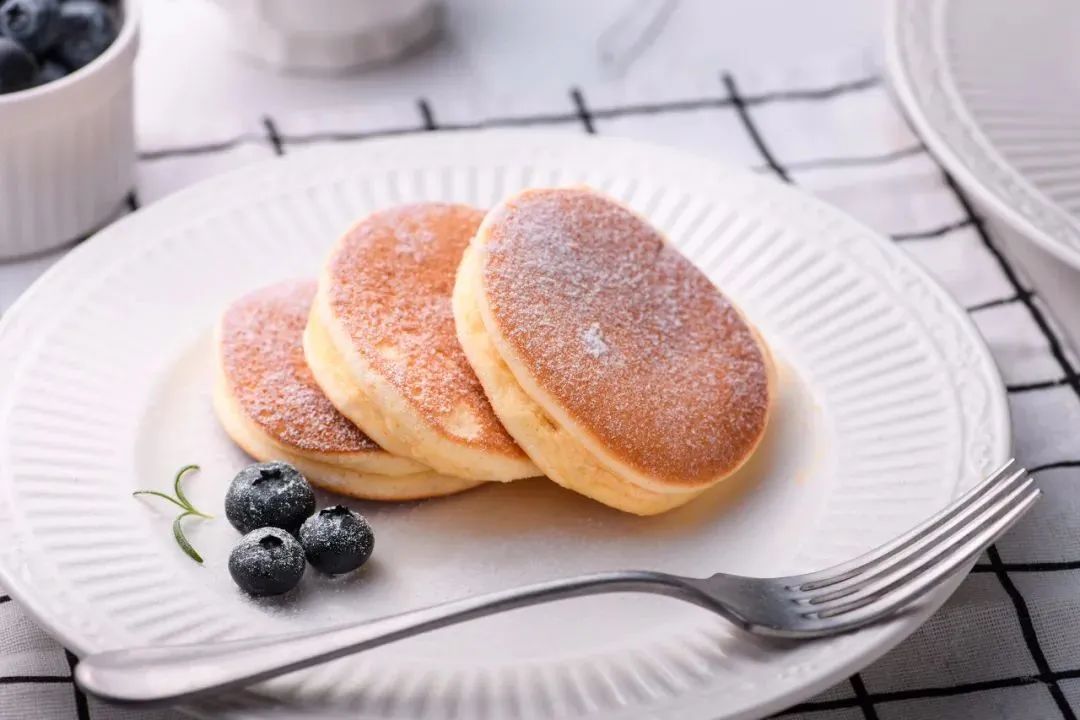 「明天吃什么」5分钟就能做好的酸奶松饼,香甜松软,颜值超高