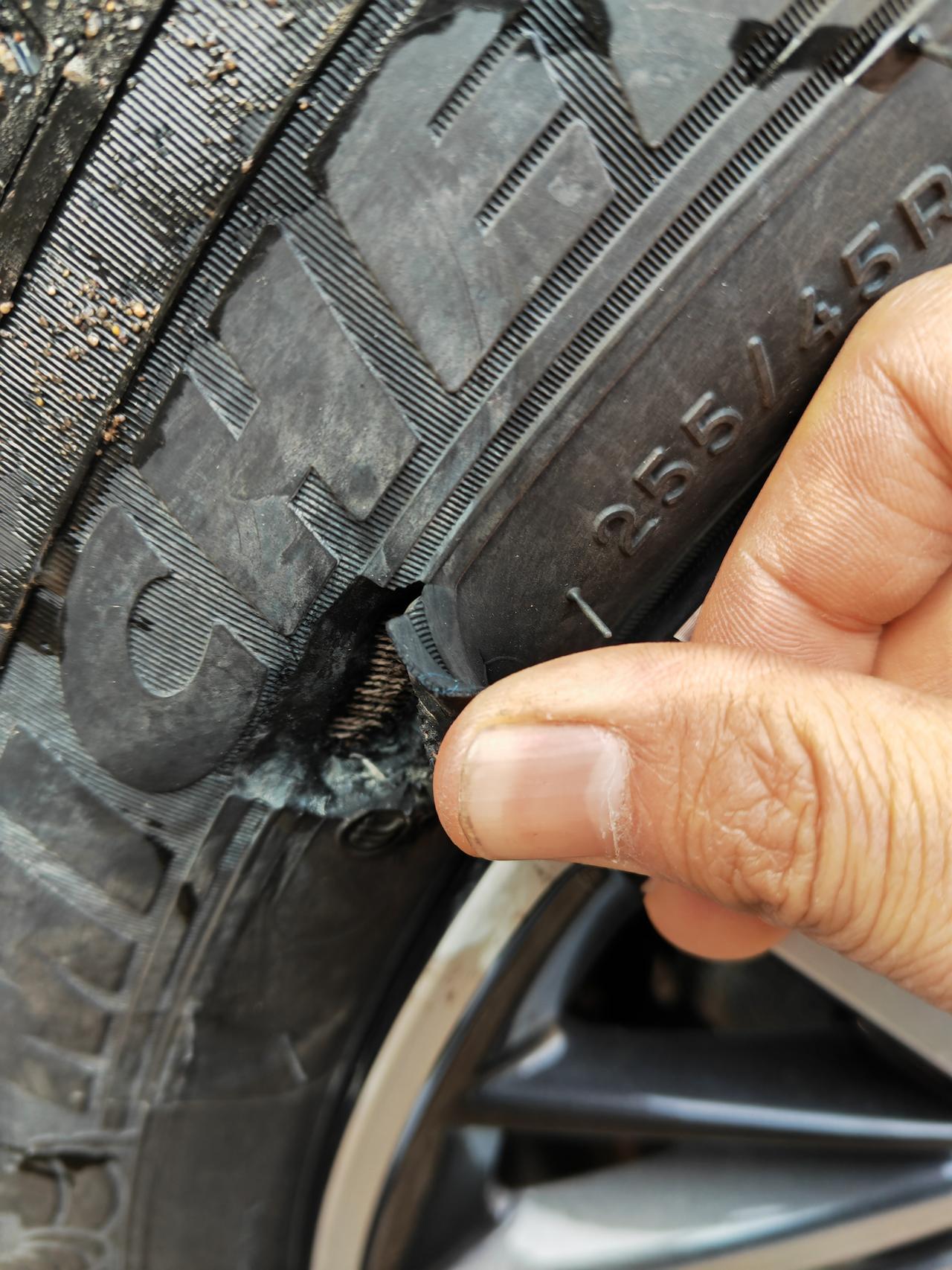 轮胎脱皮什么原因 轮胎掉皮要紧吗