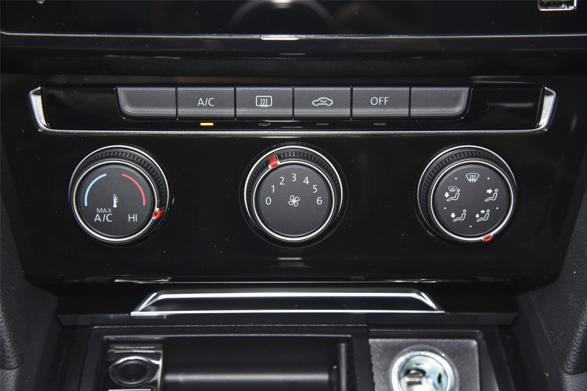 大众迈腾b8l轿车自动空调系统中,有哪些传感器,有哪些执行