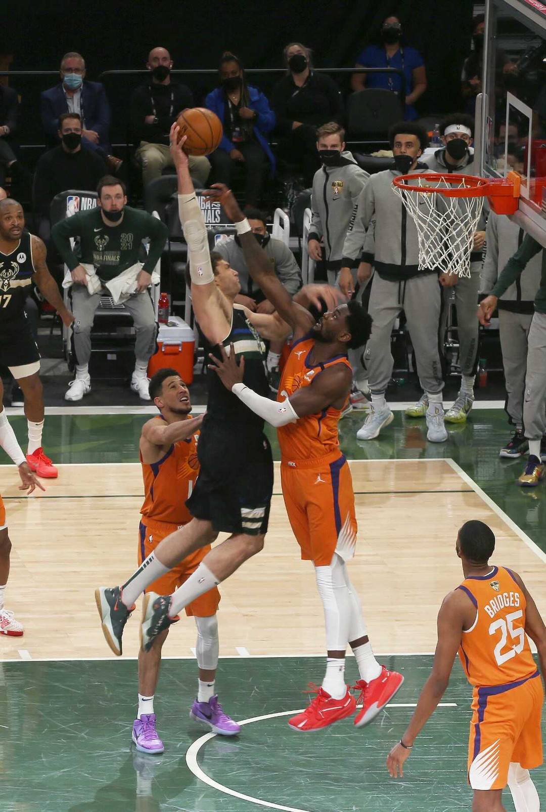 总决赛雄鹿4:2击败太阳 时隔50年再夺nba总冠军