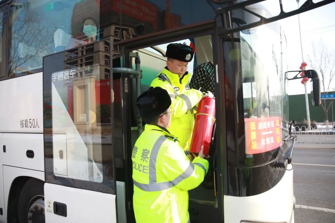 一线传真元宵佳节辽宁公安送您一碗平安馅汤圆