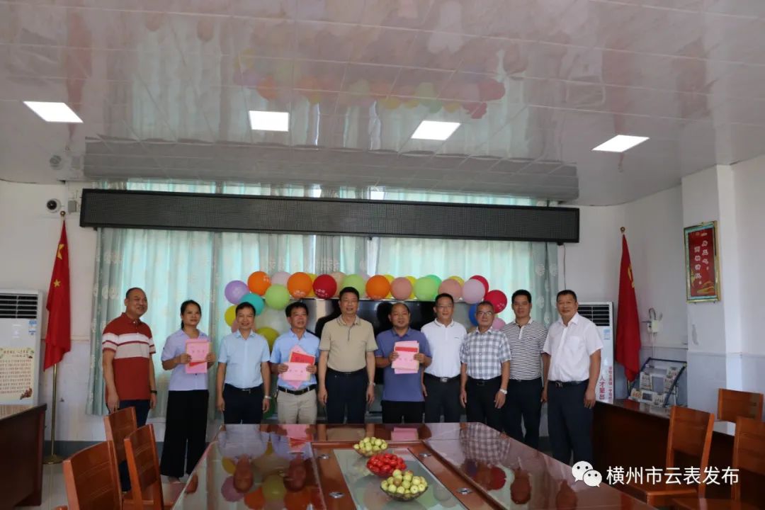 横县人大常委会主任蒋小旗率队到云表镇慰问教师代表,向广大辛勤耕耘