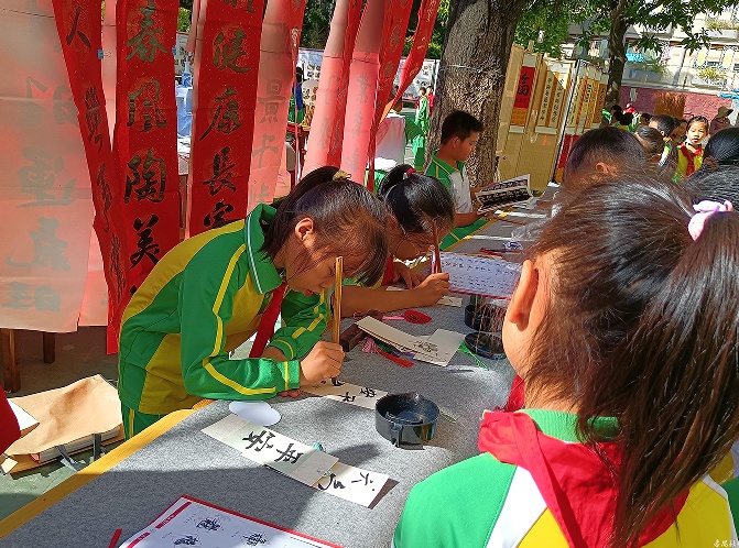 千名学生千幅作品 番禺区大石小学举办首届书画展活动