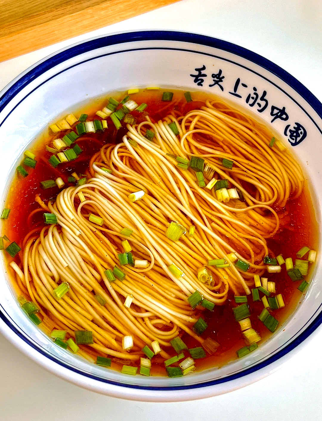 过生日时,一碗长寿面是必不可少的,今天我们就来安排一碗家常的阳春面