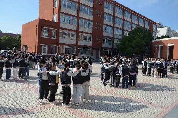 "沟通你我他,绽放生命花"昆山文峰高级中学心理健康活动月集锦