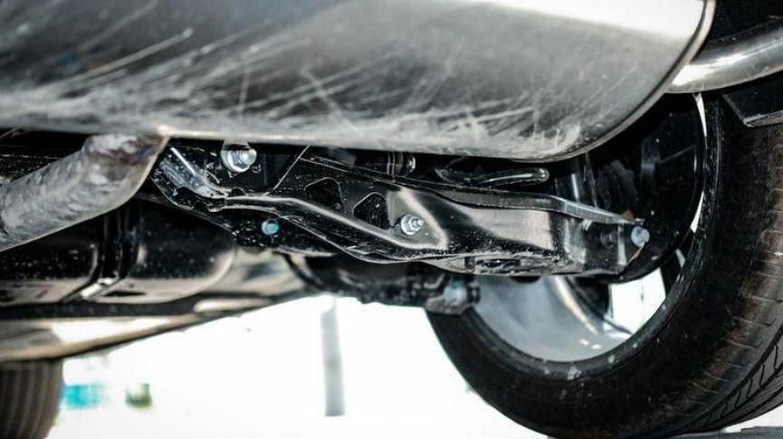 年轻人的第一台suv,全新第三代荣威rx5的超感驾控性能令人惊喜