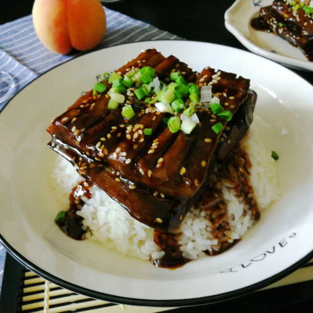 蒲烧茄子饭,口感软软糯糯,鲜香味美