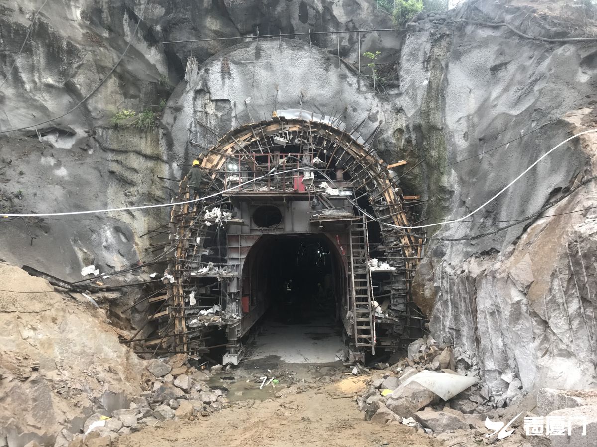 福厦高铁进岛联络线新大帽山隧道主体贯通