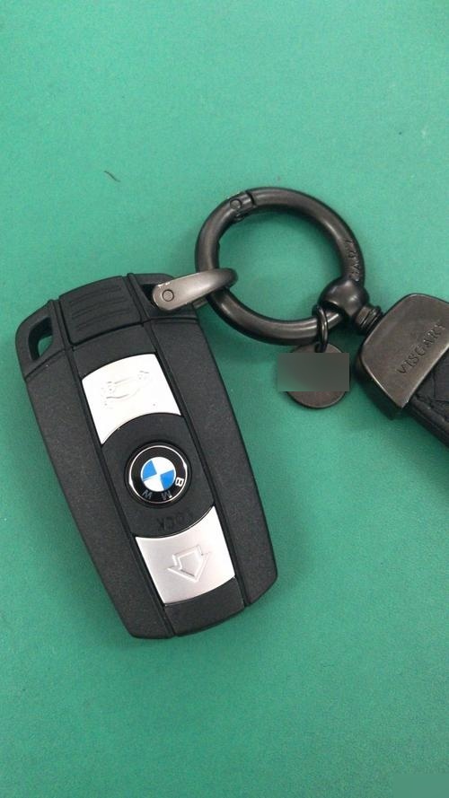 宝马3系遥控钥匙电池型号是什么