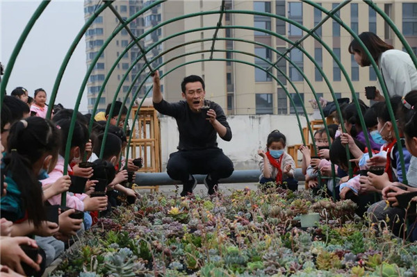 植树节,成都市金泉小学学子学习种多肉