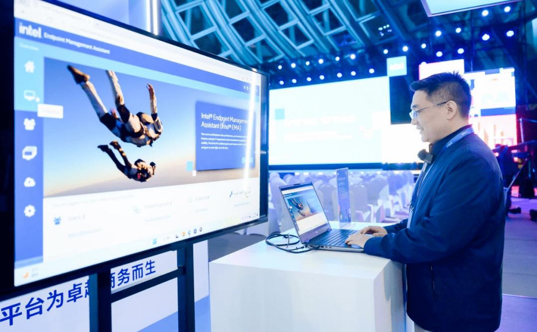 ceo王新宇出席杭州数字经济创新提质"一号发展工程"大会并作