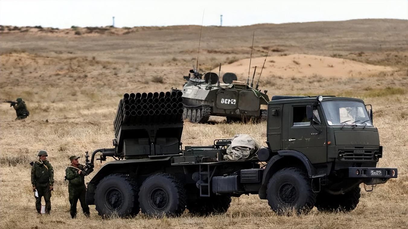 火箭炮bm-21炸膛后残骸,惊人威力展示