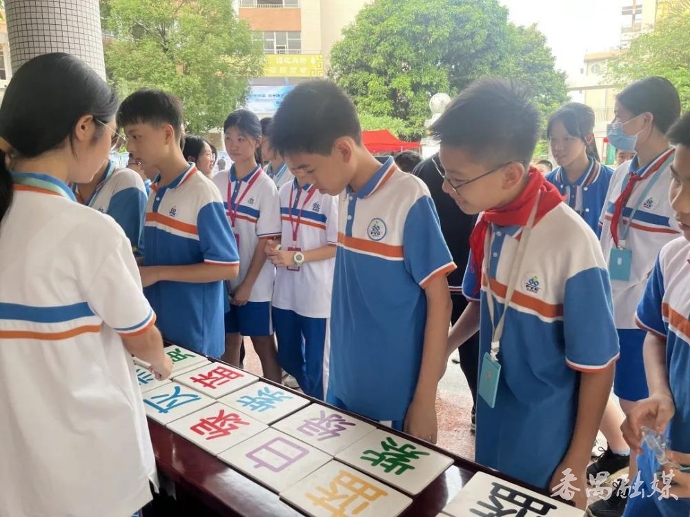 番禺区市桥桥城中学举办第15届科技艺术文化节成果展示会