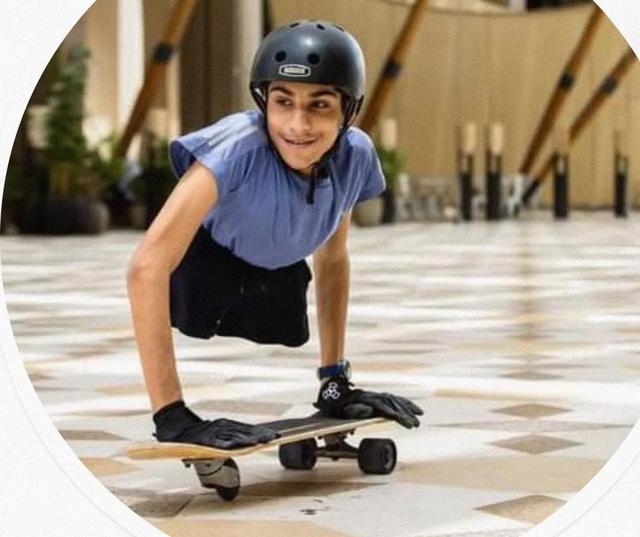 世界杯开幕式上的"半身"残疾人,远比常人更出彩