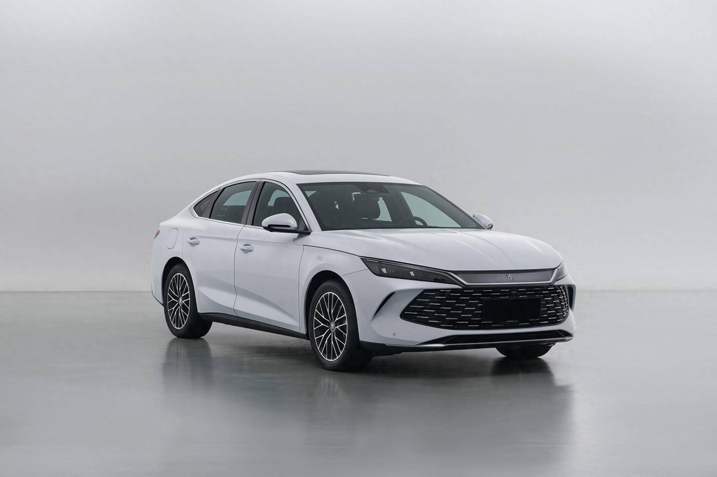 比亚迪秦最新轿车型 比亚迪秦最新轿车型