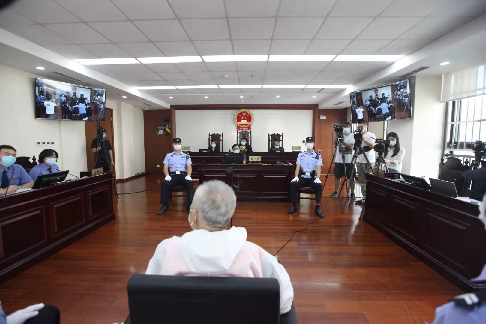 酒后殴打公交车司机,海淀法院开庭审理首例妨害安全驾驶案