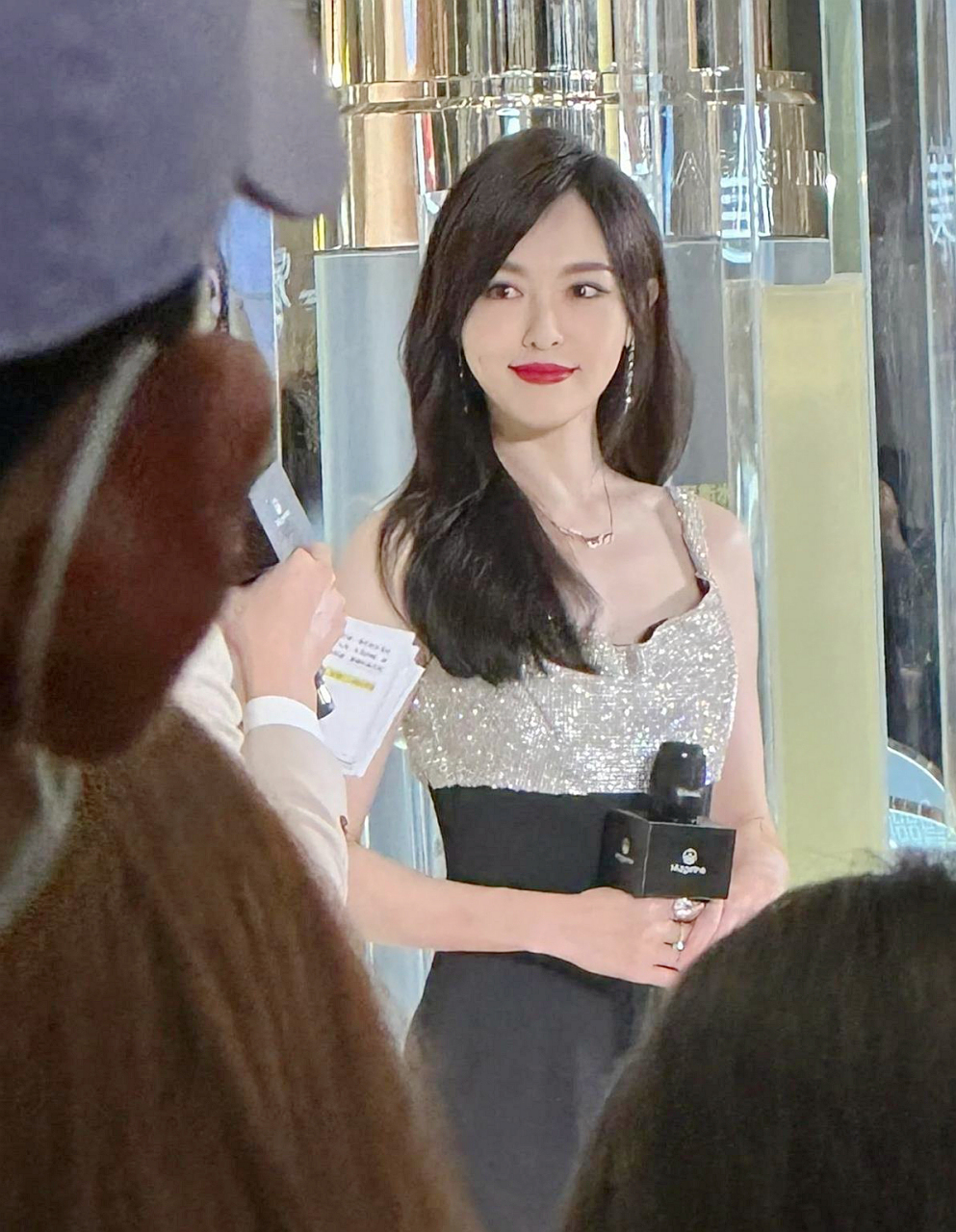 唐嫣与张嘉倪活动照片.