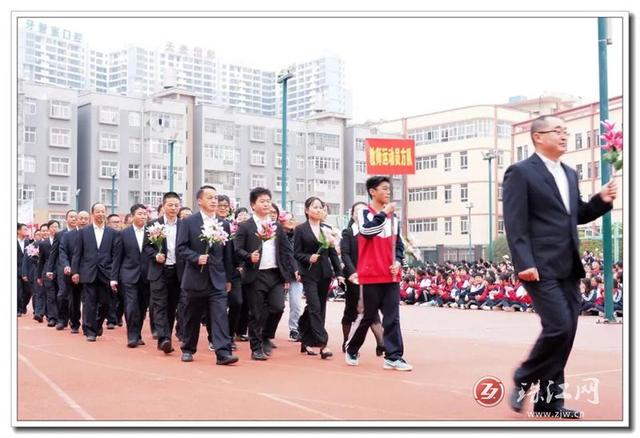 以体育之光凝聚团结力量——宣威市民族中学第三十届体育节开幕