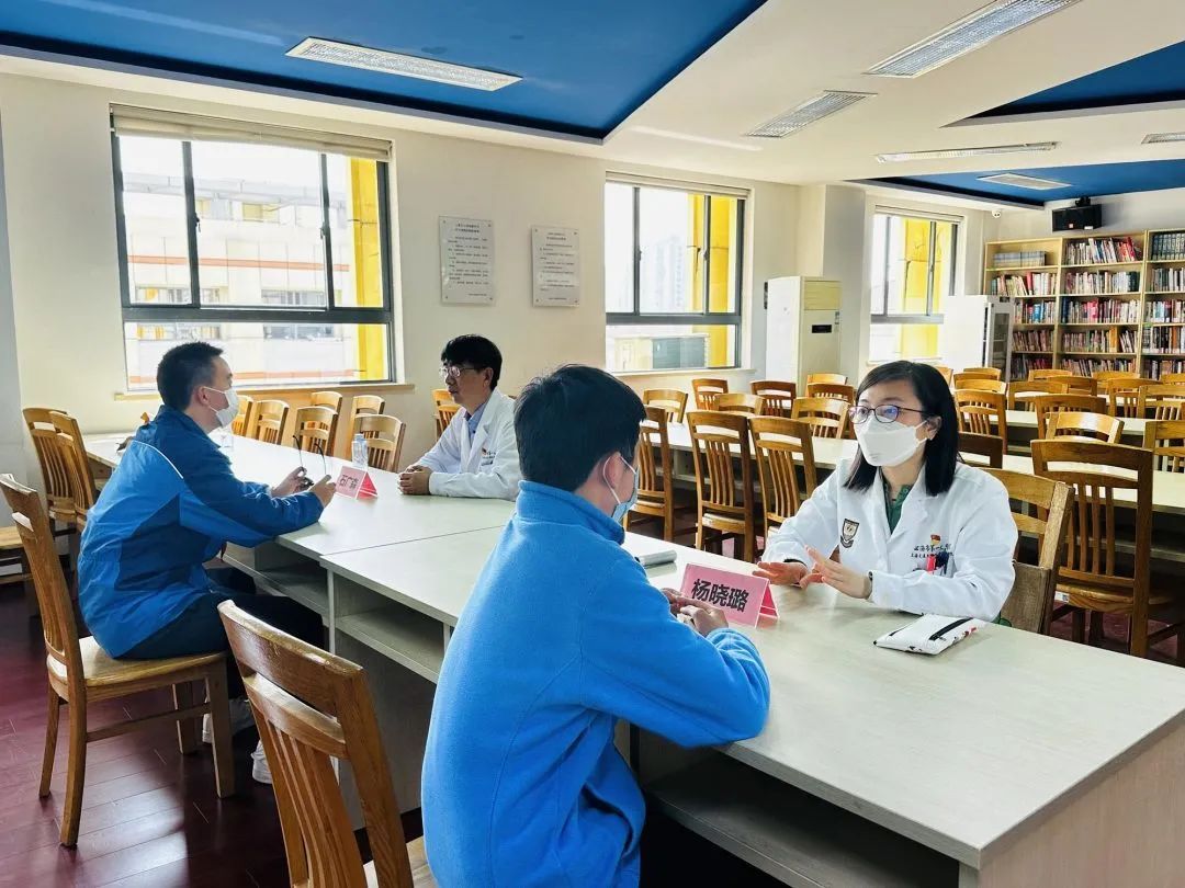 一群"白衣天使"走进江湾初级中学 是为了