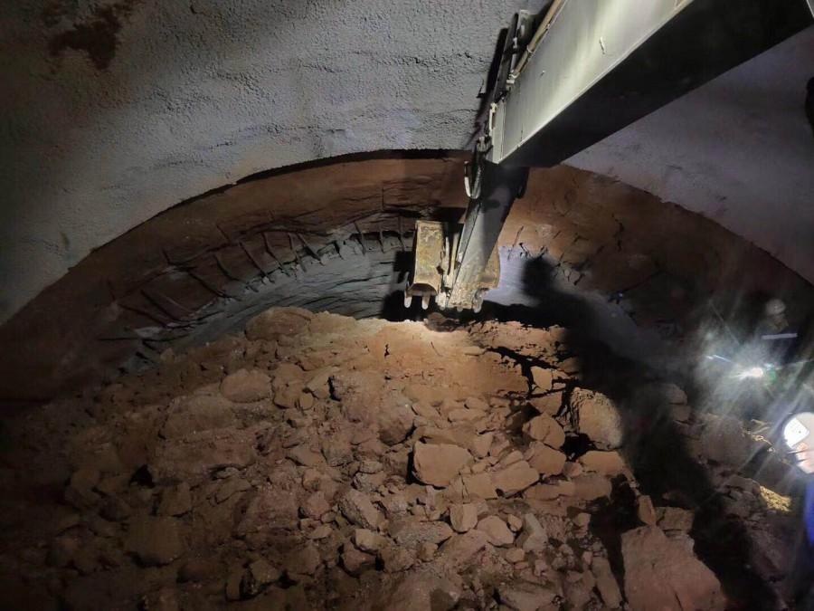 中兰铁路沉降变形最大隧道月麦岔隧道贯通