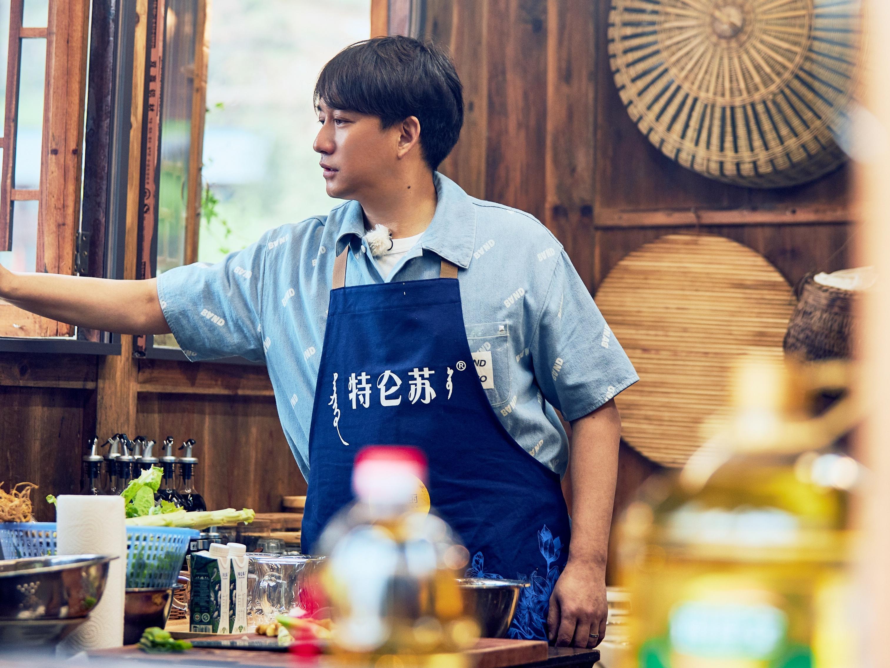 黄磊做的这碗葱油拌面被明星哄抢,真的有这么好吃吗?