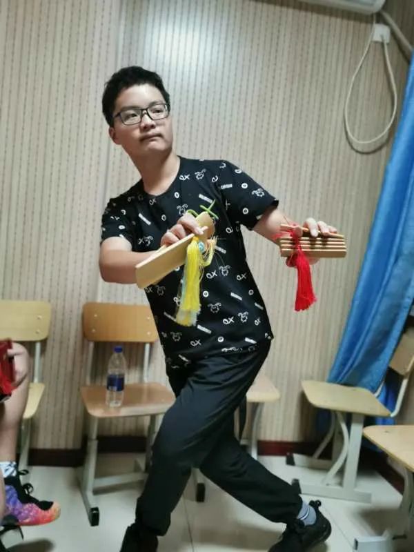 厉害!江都15岁小伙自学打快板,考入中国曲艺界的黄埔军校