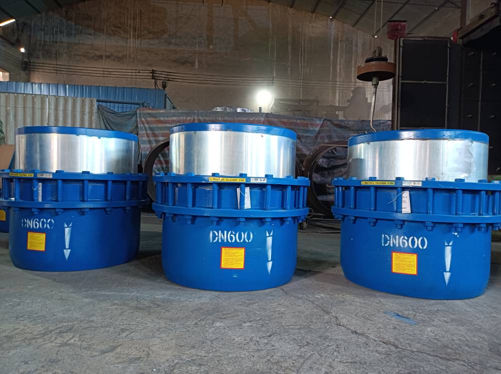 套筒补偿器 焊接法兰连接套筒补偿器 直埋套筒补偿器 注油套筒补偿器