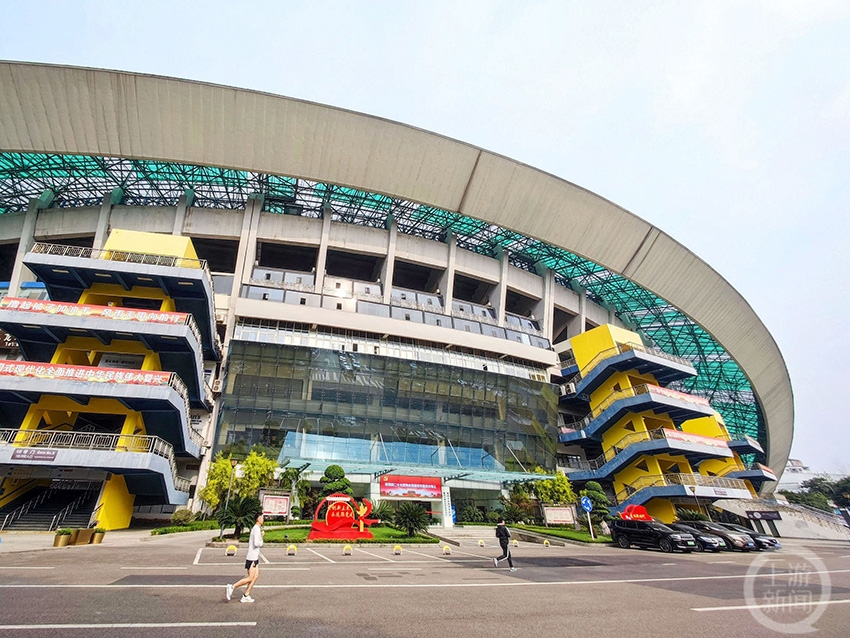 重庆奥体中心体育场顶棚维修改造项目主体完工