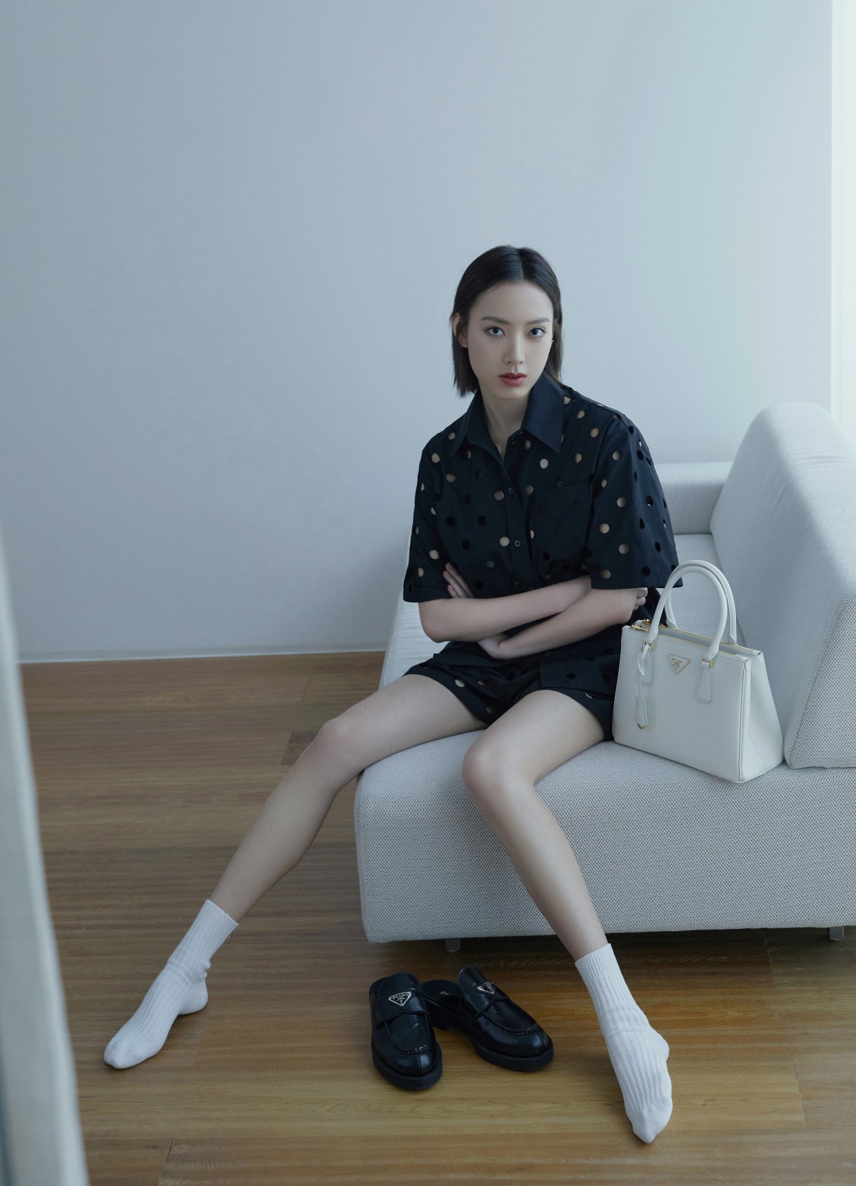 孙嘉灵时尚写真曝光 经典黑白定格初夏浪漫