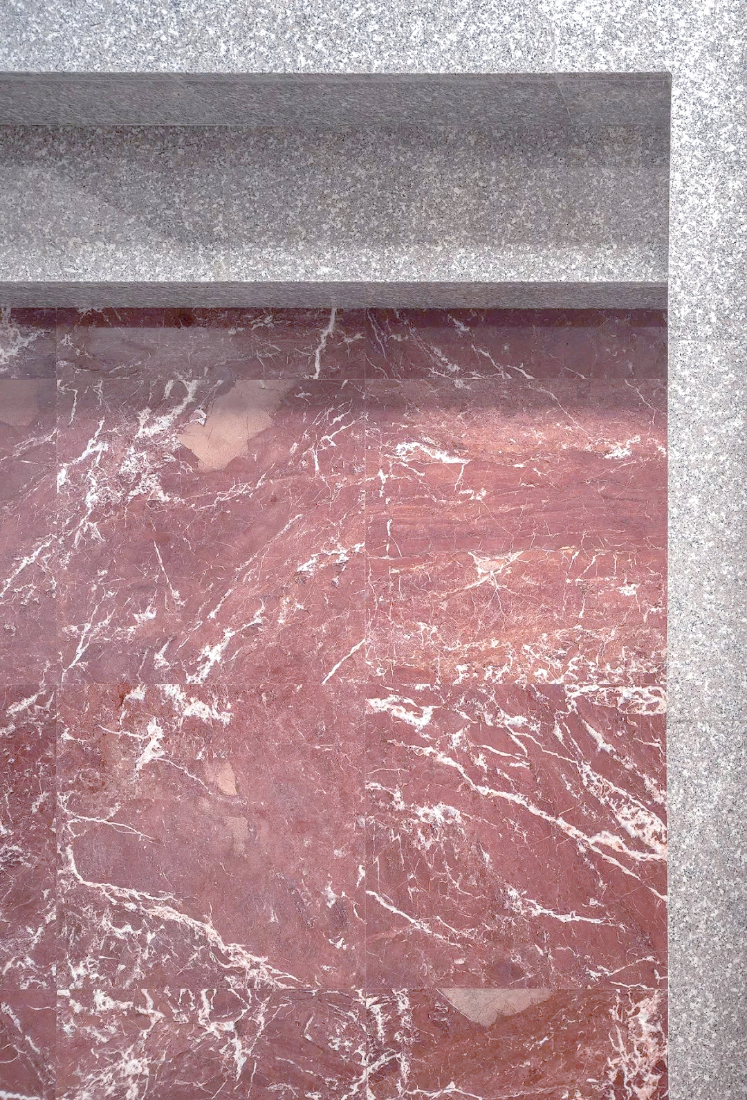 将普通花岗岩引入室内,营造独特空间效果