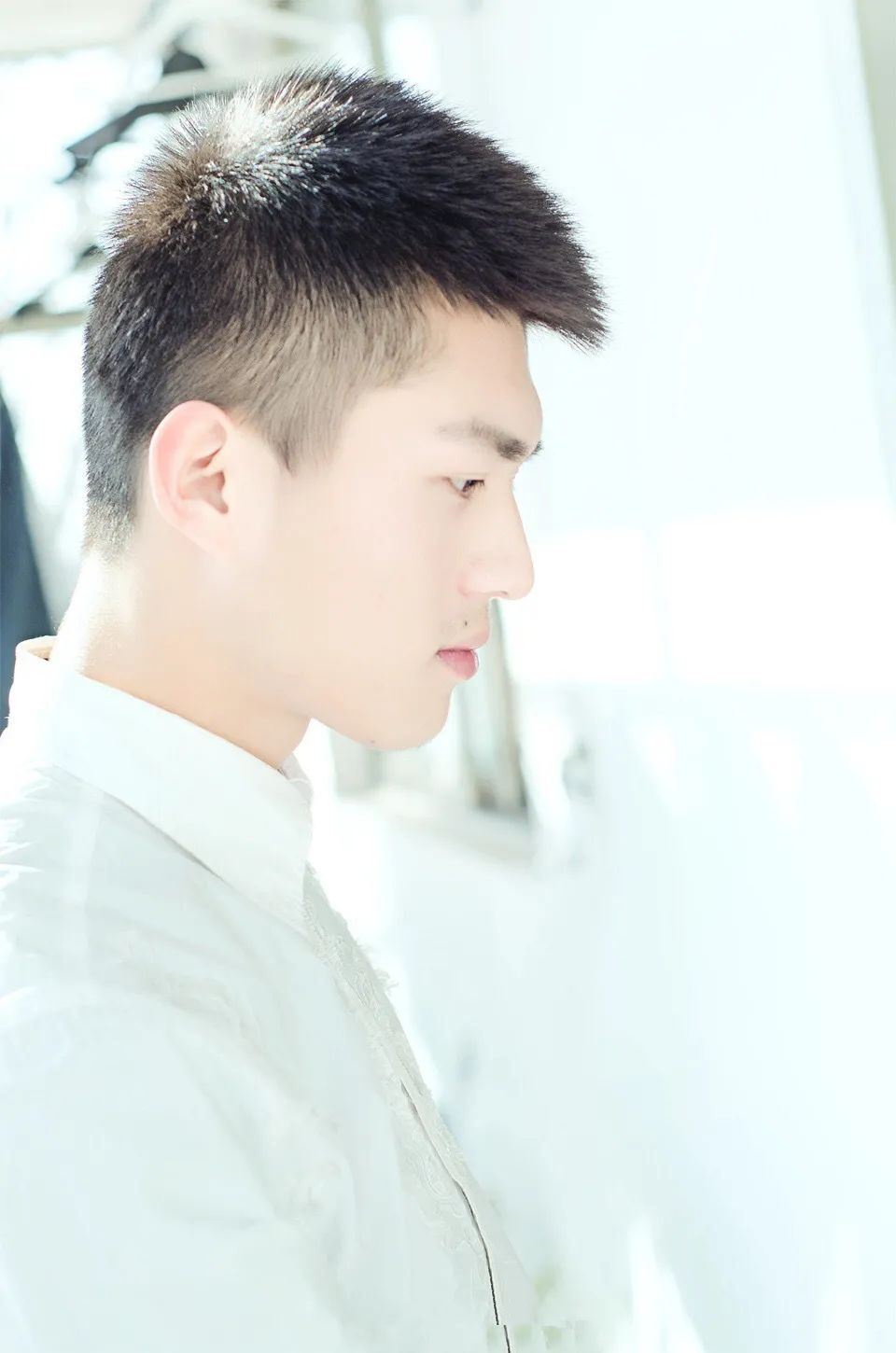 寸头高鼻梁薄肌小狼狗,一张高颜帅脸就能让你沦陷!