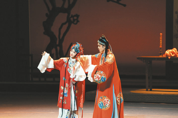 "这戏太赞了!"青春版庐剧《秦雪梅》亮相上海