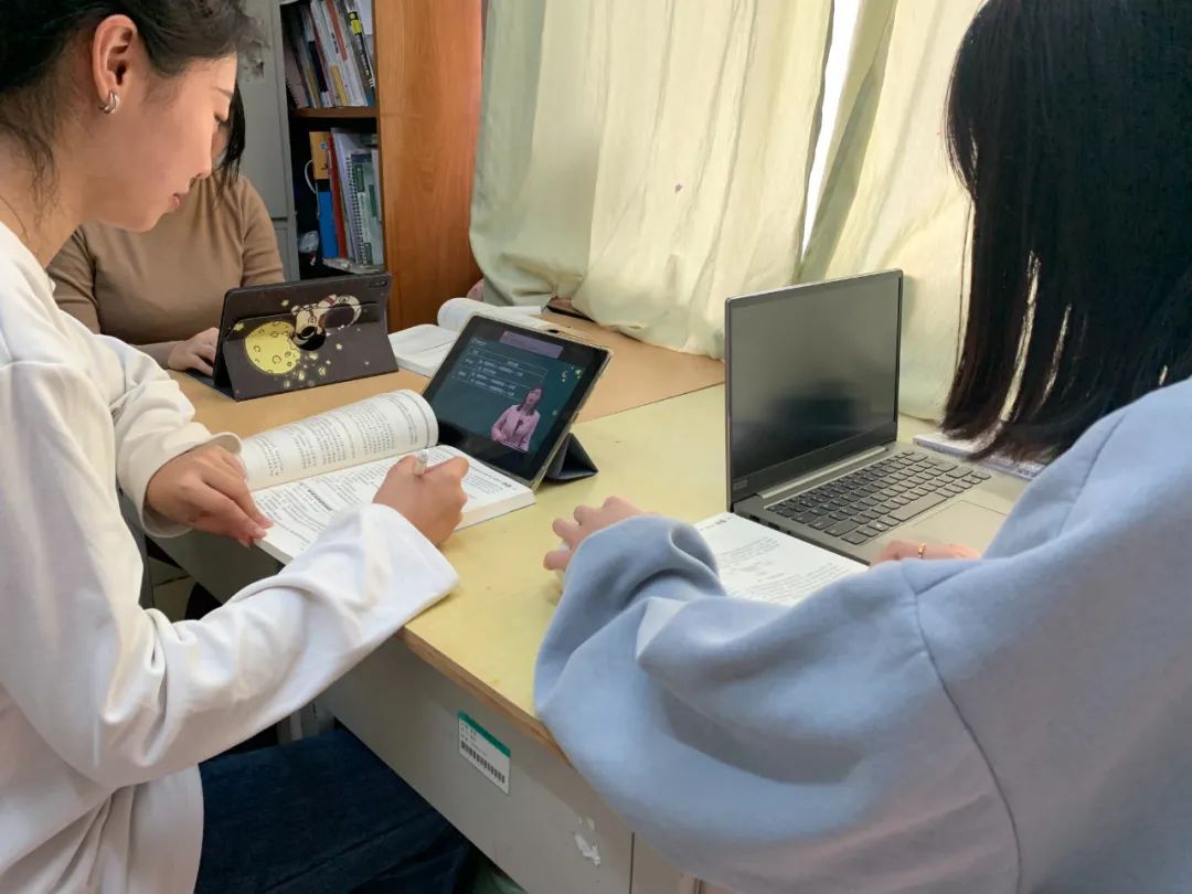 组图|线上教学开启!大学教师"云端"之上显神通!