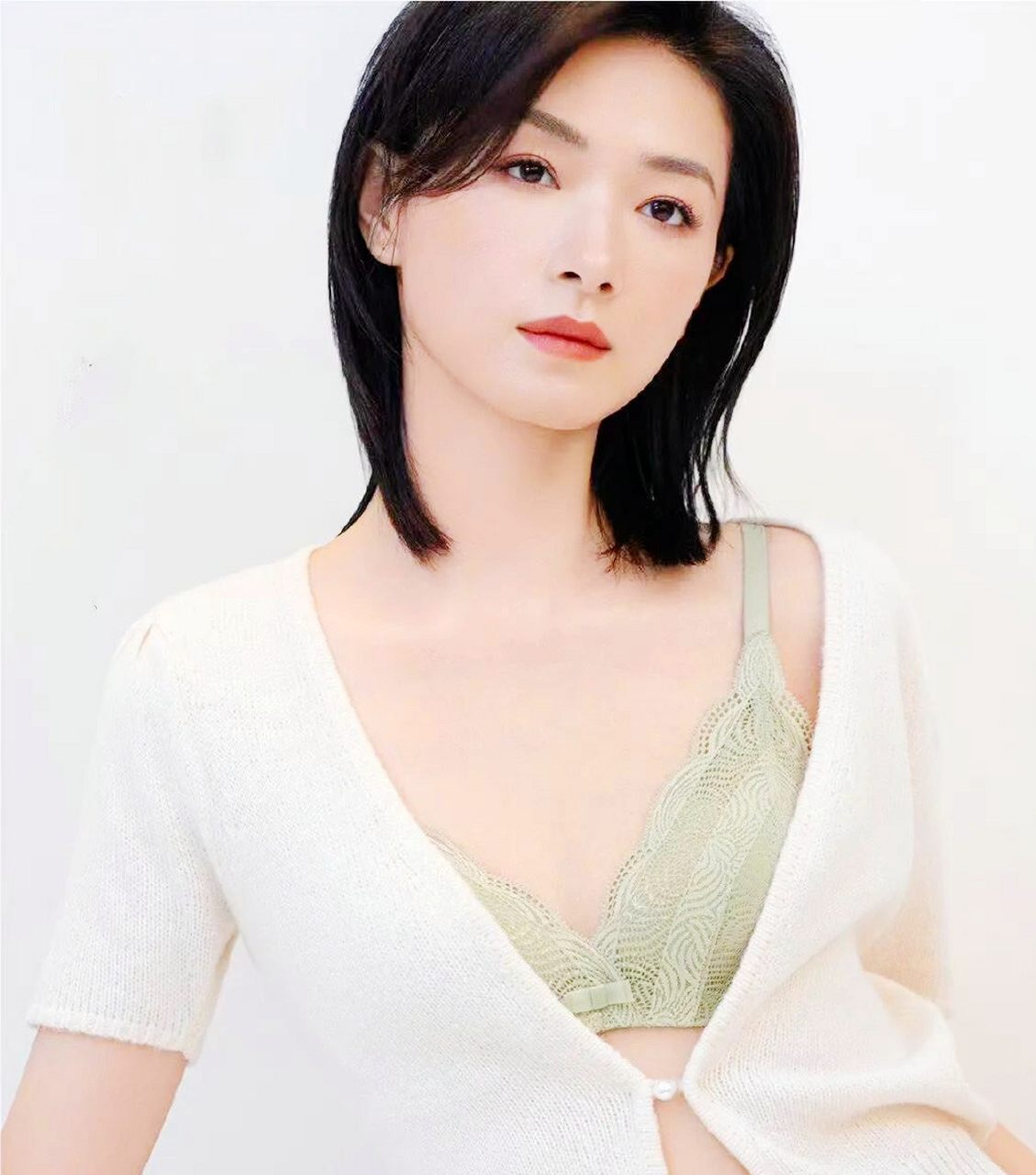 有人说万茜是大器晚成的女演员.有人说她很漂亮.