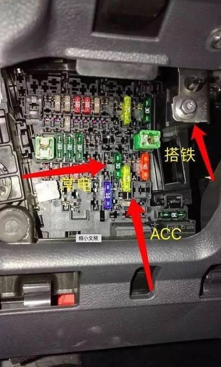 大众桑塔纳转向灯保险丝在哪里