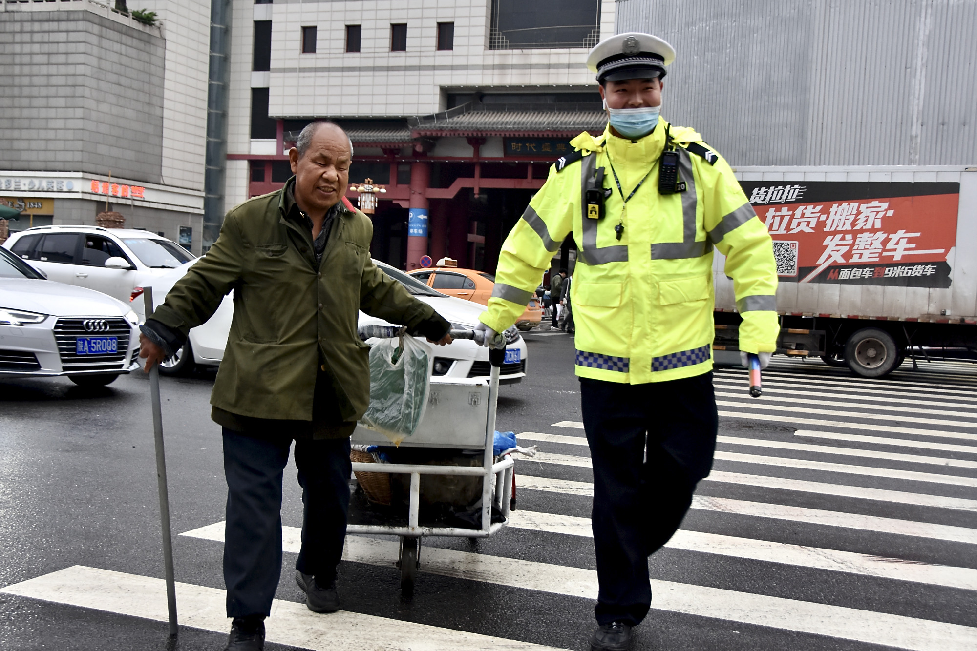 盲人张喜平:脚下有路 心中有光