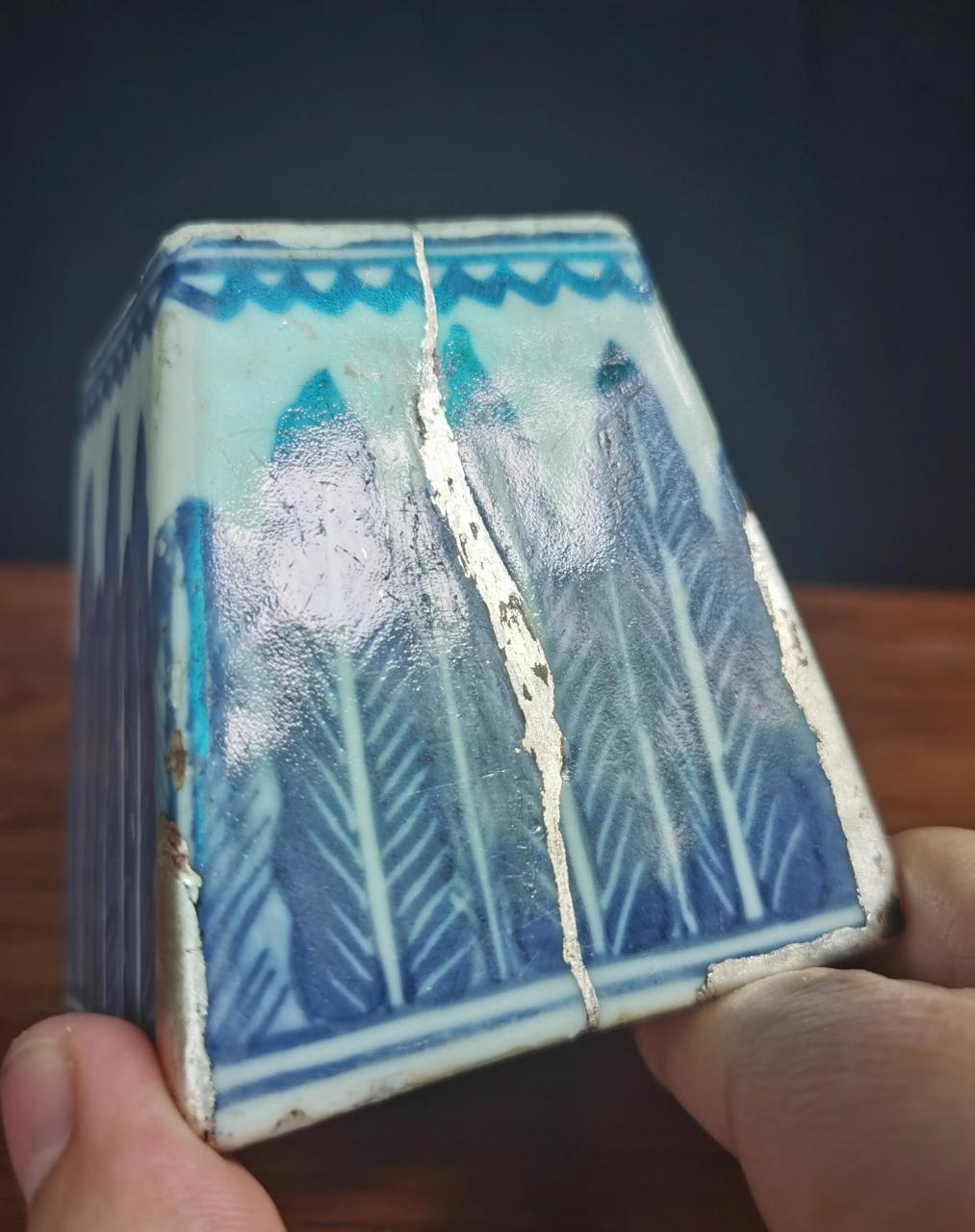 【长物为伴,最是清欢】 清康熙 青花芭蕉纹方型烛台